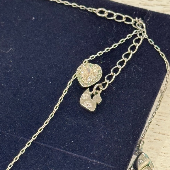 Swarovski Cyndi Set Heart Earrings and Necklace (in box) - Picture 5 of 6